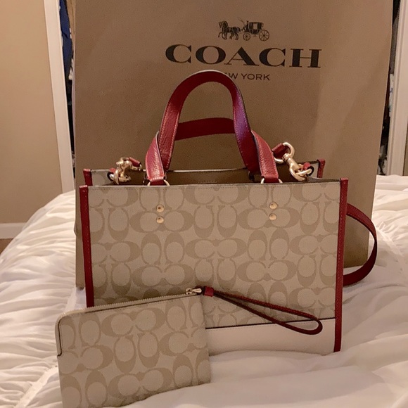 💝missing COACH SHOULDER CROSSBODY BAG$ WRISTLET SET EASTER LOVE 💕 - Picture 3 of 5